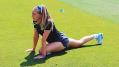 PHOTOS: ક્રિકેટની સાથે સાથે ફેશનમાં પણ અવ્વલ છે આ મહિલા ક્રિકેટર, શેર કરે છે બિકીની સાથેની આવી તસવીરો