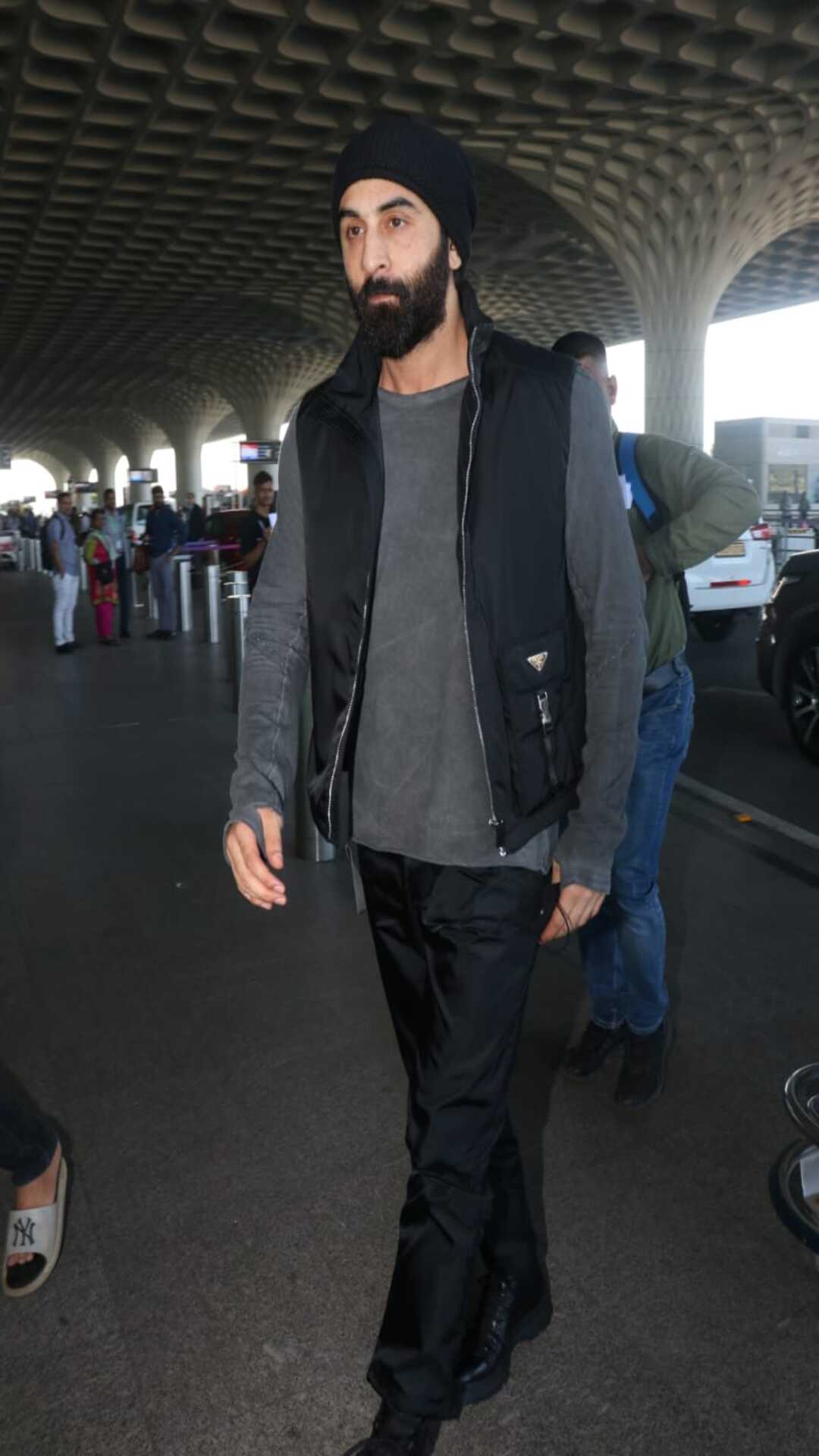 Ranbir Kapoor looks Damn Cool in Black Hoodie as he Spotted at