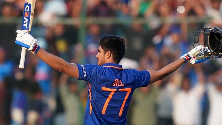 Team India celebrates Shubman Gill double century against New Zealand in first ODI watch video Video: શુભમન ગીલની ડબલ સેન્ચૂરીની ટીમ ઇન્ડિયાએ કેક કાપીને કરી ઉજવણી, બીસીસીઆઇએ શેર કર્યો વીડિયો