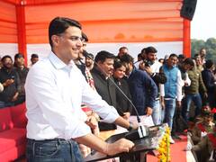 Jaipur: सचिन पायलट का 'पॉलिटिकल ड्रेस कोड', युवाओं के बीच सफेद शर्ट और जींस में पहुंचे, देखें तस्वीरें