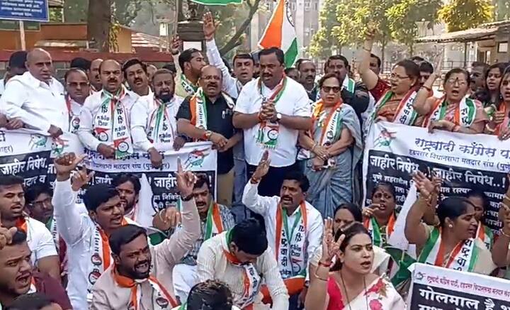 यावेळी त्यांनी पालिकेसमोर एकत्र येत प्रशासनाचं लक्ष वेधून घेण्याचा प्रयत्न केला आहे.