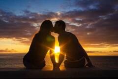 CRIME NEWS: પતિને પરસ્ત્રી સાથે શરીર સુખ માણતાં જોઈ ગઈ પત્ની, પછી થયું એવું કે.....