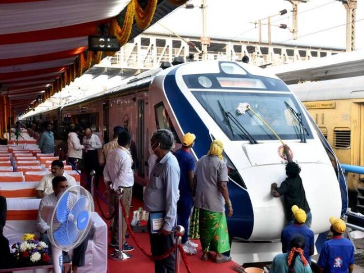 Vande Bharat Sleeper Trains Indian Railway Plan to Run 200 Vande Bharat Express Train with Sleeper Coach in India Vande Bharat Trains: भारत में जल्द दौड़ेंगी स्लीपर कोच वाली 200 वंदे भारत ट्रेनें, जानिए रेलवे का पूरा प्लान 