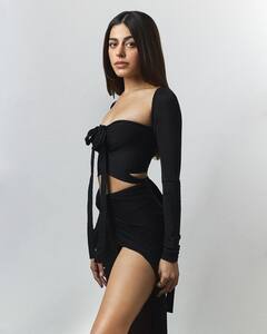 Alaya F Photos: अलाया एफ ने थाई हाई स्लिट ड्रेस में दिए ऐसे किलर पोज, परफेक्ट फिगर से नजर हटाना होगा मुश्किल!