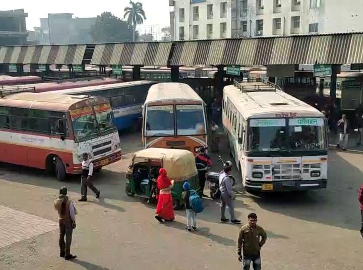 Bareilly roadways bus driver son was learning to drive bus in workshop and tramples security guard ann Bareilly News: रोडवेज वर्कशॉप में बेटे को बस चलाना सिखा रहा था ड्राइवर पिता, तभी हो गया एक बड़ा हादसा