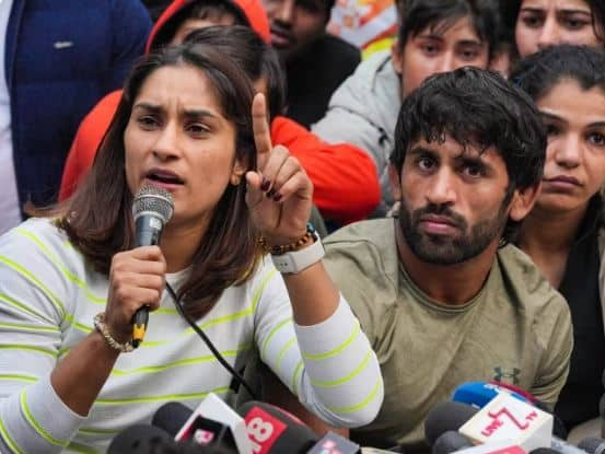 wrestlers protest live update wfi chief brijbhushan sharan singh vinesh phogat sakshi malik bajrang punia ravi dahiya Wrestlers Protest : ਅੱਜ ਫਿਰ ਖਿਡਾਰੀਆਂ ਨਾਲ ਮਿਲਣਗੇ ਅਨੁਰਾਗ ਠਾਕੁਰ, ਬ੍ਰਿਜ ਭੂਸ਼ਣ ਦੀ ਪੀਸੀ, ਪਹਿਲਵਾਨਾਂ ਦਾ ਪ੍ਰਦਰਸ਼ਨ ਜਾਰੀ