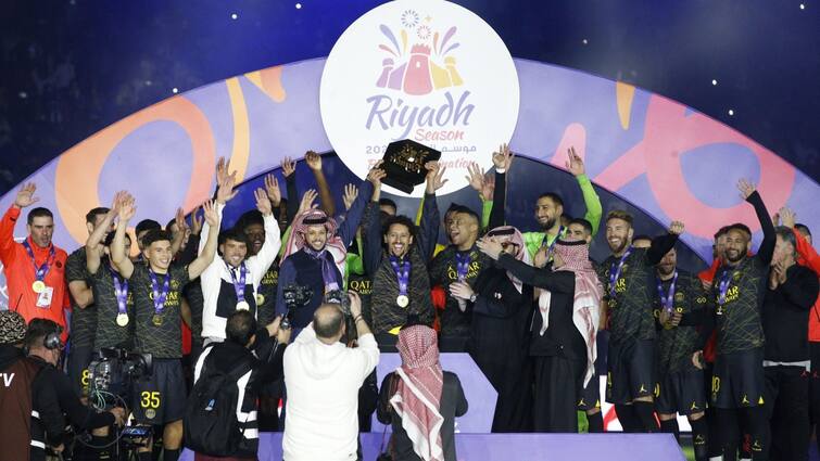 Messi vs Ronaldo: PSG won 5-4 against Saudi All Star XI Friendly Match Riyadh Stadium PSG vs Saudi All-Star XI: ৯ গোলের রোমহর্ষক ম্যাচে জয় পেল মেসির পিএসজি, ম্যাচ সেরা রোনাল্ডো