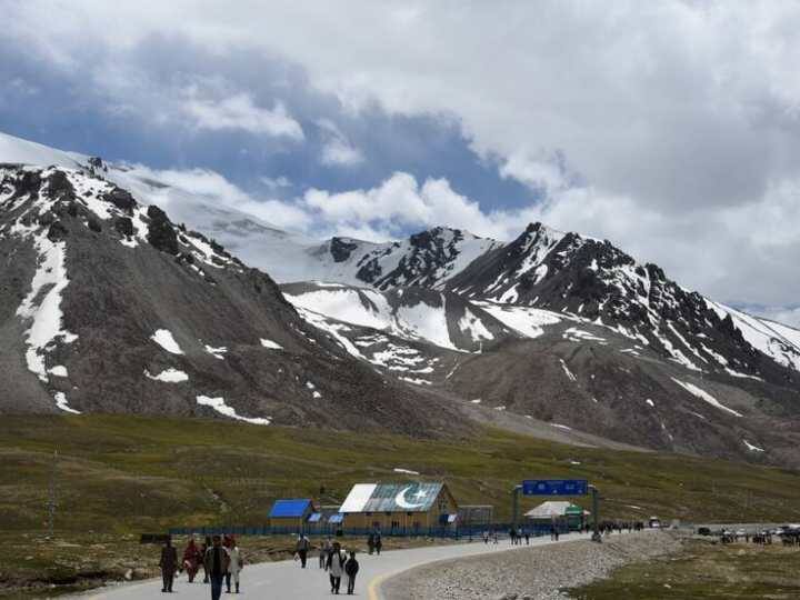 डॉ. अमजद अयूब मिर्जा कहते हैं.