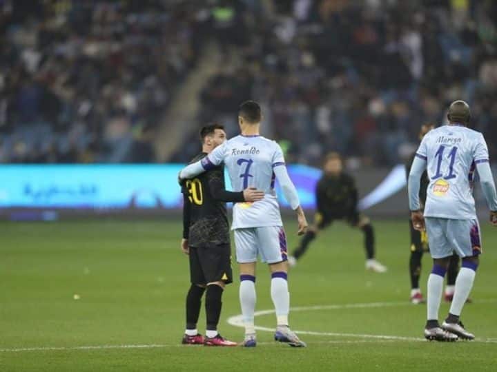 यावेळी मेस्सी त्याचा संघ पॅरिस सेंट जर्मन (PSG) फुटबॉल क्लबकडून खेळला. तर रोनाल्डो सौदी अरेबियातील दमदार खेळाडूंना घेऊन तयार केलेल्या रियाध ऑलस्टार 11 संघाचा कर्णधार होता.