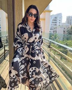 In Pics : स्टनिंग! पन्नाशीच्या उंबरठ्यावर असलेल्या करिश्माचा 'करिश्मा' कायम!