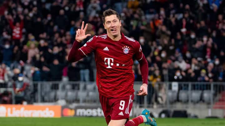 পোলিশ স্ট্রাইকার বেঞ্জেমার থেকে বেশ খানিকটা কম, ৭৭টি ম্যাচেই ৫০টি চ্যাম্পিয়ন্স লিগ গোল করে ফেলেন।