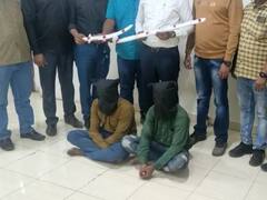 19 साल के लड़के ने हाथ में तलवार लहराते हुए शेयर किया वीडियो, हुआ गिरफ्तार