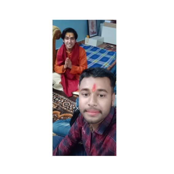 Bageshwar Dham: बागेश्वर धाम के पंडित धीरेंद्र शास्त्री की परिवार के साथ अनदेखी तस्वीरें, यहां रहकर हुई थी उनकी स्कूलिंग Bageshwar Dham: बागेश्वर धाम के पंडित धीरेंद्र शास्त्री की परिवार के साथ अनदेखी तस्वीरें, यहां रहकर हुई थी उनकी स्कूलिंग