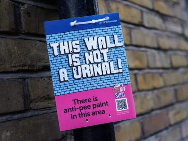 London Soho Applying Anti Pee Paint On Walls To Tackle Public Urination Problem इस दीवार पर पेशाब करना पड़ेगा भारी, बाउंस होकर खुद पर ही आएंगी छींटे