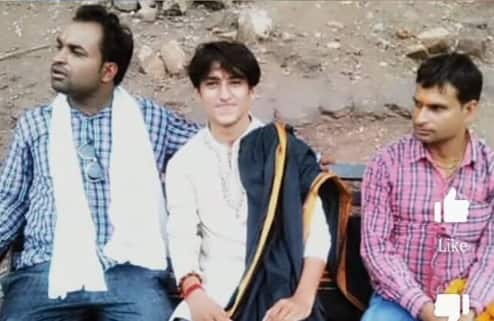 मध्य प्रदेश के बागेश्वर धाम सरकार की आजकल खूब चर्चा होती है. सोशल मीडिया पर तो यहां के छोटे-छोटे वीडियो खूब वायरल होते हैं. शहरों और नेताओं में तो बागेश्वर धाम सरकार पंडित धीरेंद्र कृष्ण शास्त्री की कथा करने के लिए होड़ मची है.