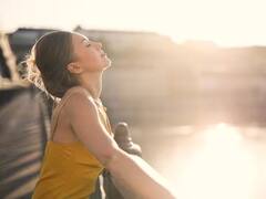 त्वचेची नीट काळजी घेऊनही त्वचा ग्लो करत नाहीये? 'या' जीवनसत्त्वांची कमतरता