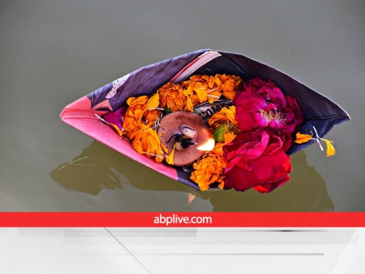 मौनी अमावस्या के दिन भगवान विष्णु और शिव की पूजा करने से मोक्ष प्राप्ति के मार्ग खुलते हैं. आज के दिन से कुछ राशियों की किस्मत चमकने वाली है. आइए जानते हैं इन भाग्यशाली राशियों के बारे में.