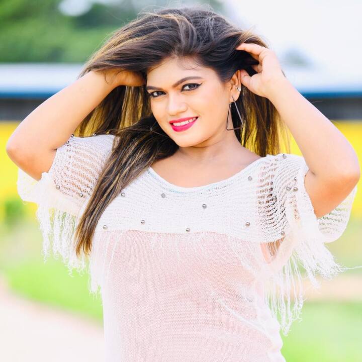 निशा दुबे ने अपनी स्कूली पढ़ाई जेएम कॉलेज भुरकुंडा झारखंड से की है.