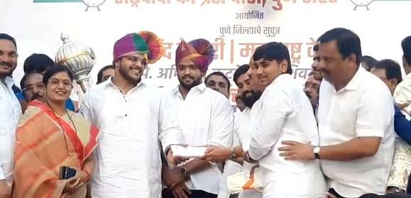 महाराष्ट्राचं नाव लौकिक करणारे दोन पैलवान एकाच मंचावर होते.