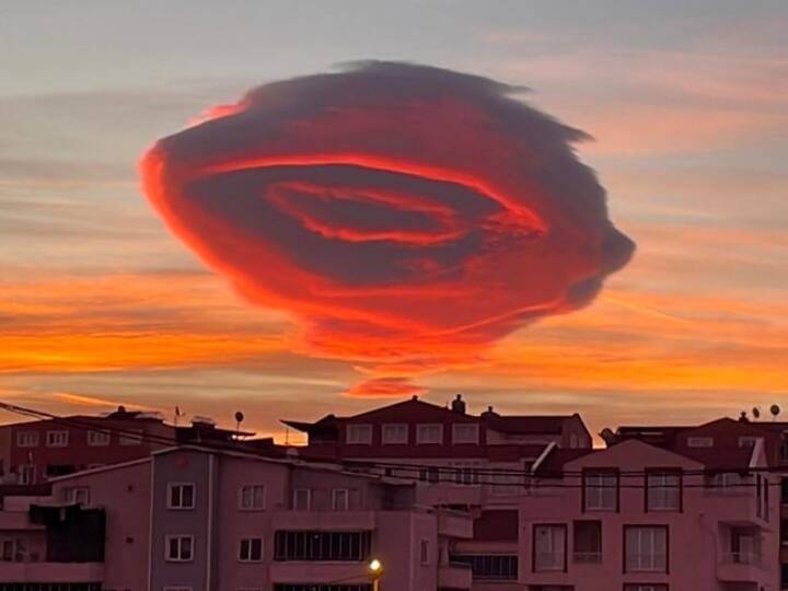 Turkey bursa city Alien UFO find Lenticular Cloud in sky watch video Turkey UFO Cloud: क्या तुर्की के आसमान से जासूसी कर रहे हैं एलियन, देखें वीडियो में