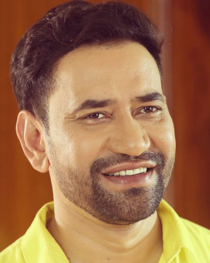 भोजपुरी जगत में बनाई गई कई ऐसी फिल्में हैं जिन्हें बॉलीवुड फिल्मों से कॉपी किया गया है. लेकिन इन फिल्मों में बदले किरदार भी दर्शकों को खूब पसंद आए हैं.