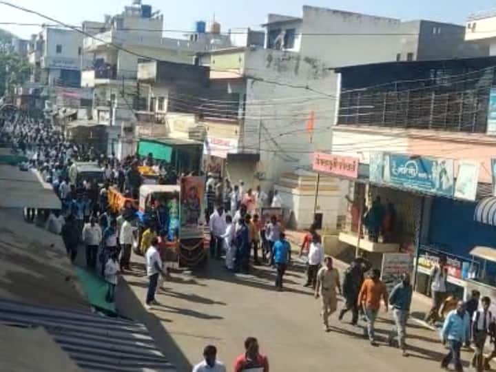 खानापूर गावच्या भगत यांच्या शेतामध्ये लष्करी इतमामात अंत्यसंस्कार करण्यात आले.