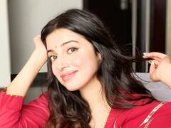 दिव्या खोसला का ये पर्पल वेलवेट सूट लुक है सबसे हट के, आप भी ऐसे कर सकती हैं स्टाइल