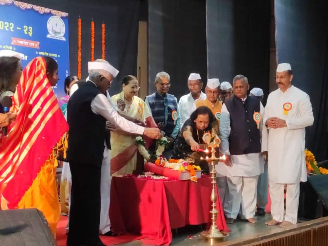 ahirani sahitya sammelan inauguration of akhil bharatiya ahirani sahitya sammelan by writer uttam kamble in dhule  Ahirani Sahitya Sammelan : अखिल भारतीय अहिराणी साहित्य संमेलनाचे उद्घाटन, साहित्यिकांसाठी दोन दिवस पर्वणी