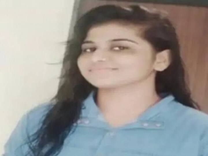 Gujarat Vadodara woman constable posted in Dabhoi missing on Monday in Maharashtra transferred to Desar police station Gujarat News: गुजरात की लापता महिला कांस्टेबल प्रेमी संग महाराष्ट्र में मिली, तबादला