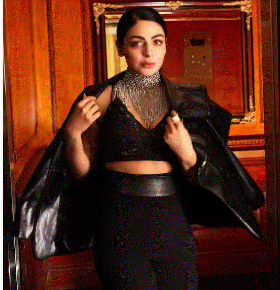 ਵਰਕ ਫਰੰਟ ਦੀ ਗੱਲ ਕਰੀਏ ਤਾਂ ਅਦਾਕਾਰਾ ਜਲਦ ਹੀ ਫਿਲਮ 'ਕਲੀ ਜੋਟਾ' 'ਚ ਨਜ਼ਰ ਆਵੇਗੀ। ਜਿਸ ਦੇ ਪ੍ਰਮੋਸ਼ਨ ਲਈ ਉਹ ਹਾਲ ਹੀ 'ਚ 'ਦਿ ਕਪਿਲ ਸ਼ਰਮਾ' ਸ਼ੋਅ 'ਤੇ ਗਈ ਸੀ।