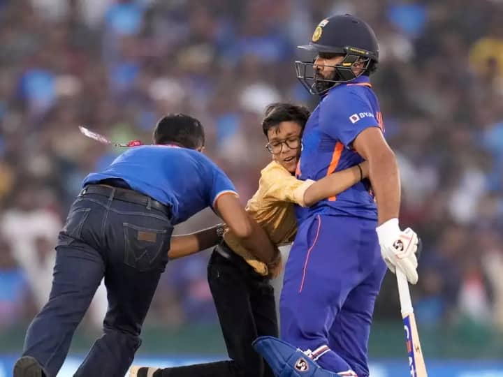 Video: When the captain of Team India said to the security guard – he is a child, let him go…