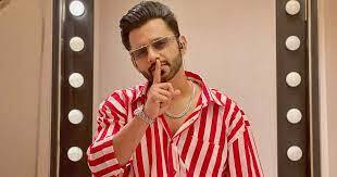 राहुल वैद्य ने 'इंडियन आइडल 1' में हिस्सा लिया था वे फर्स्ट रनर-अप बने थे. शो से रिजेक्ट होकर भी आज राहुल हिट सिंगर हैं और उन्होंने कई हिट गाने दिये हैं. राहुल बिग बॉस में भी नजर आ चुके हैं.