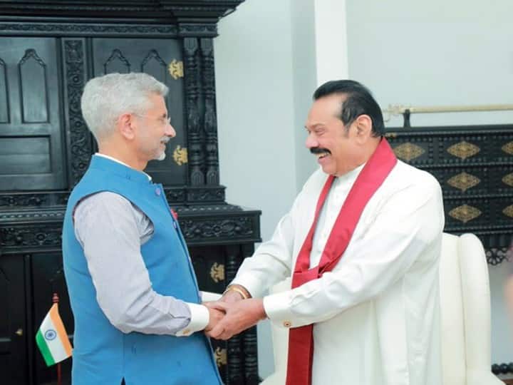 Foreign Minister S jaishankar met shri lanka former pm mahinda rajapaksa and brother gotabaya rajapaksa विदेश मंत्री जयशंकर ने राजपक्षे बंधुओं से की मुलाकात, श्रीलंका ने मुश्किल घड़ी में साथ निभाने के लिए कहा शुक्रिया