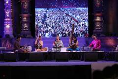 In Pics : पुण्यात सोळाव्या वसंतोत्सवाला बहारदार सुरुवात