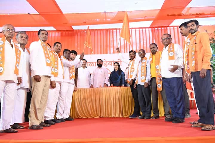 दरम्यान परभणी जिल्ह्यात शिंदे गटाने ठाकरे गटासह विरोधकांना झटका दिला आहे.