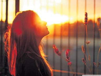 किसी भी काम में मन ना लगना, उदासी बनी रहे , भूख प्यास का भी एहसास ना हो तो ये भी मानसिक तनाव के लक्षण है, आप काम से ब्रेक लेकर घूमने जाएं ताकि आप दोबारा से कम पर लौटने के लिए तैयार रहें