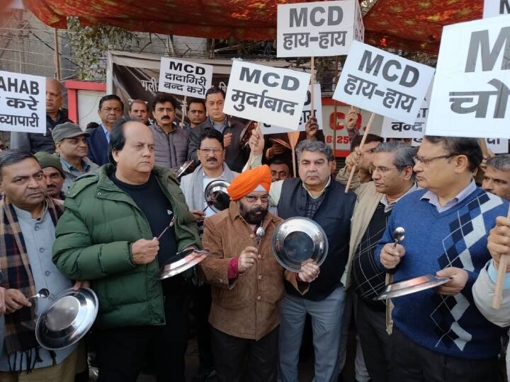 Delhi News: सदर बाजार के व्यापारियों में MCD के खिलाफ बढ़ रहा आक्रोश, 6 दिन में चौथा विरोध प्रदर्शन Delhi News Sadar Bazar Traders protested against MCD today memorandum Will give CM Arvind Kejriwal ANN Delhi News: सदर बाजार के व्यापारियों में MCD के खिलाफ बढ़ रहा आक्रोश, 6 दिन में चौथा विरोध प्रदर्शन
