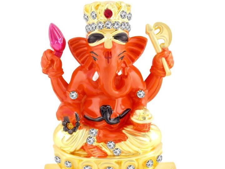 माघ विनायक चतुर्थी पर गणपति को पान के पत्ते में सिंदूर लगाकर तिलक लगाएं और गजानन के चरणों से थोड़ा सा सिंदूर तिलक स्वंय लगाएं. कहते हैं इससे वैवाहिक जीवन के विघ्न खत्म हो जाते हैं.