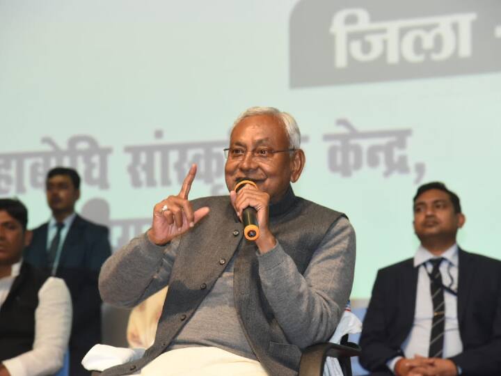 Bihar Politics: उपेंद्र कुशवाहा की 'नाराजगी' पर CM नीतीश बोले- मुझे नहीं पता वो क्या चाहते हैं?, मिलकर करूंगा समाधान Bihar Politics CM Nitish Kumar gave statement on apprehension of Upendra Kushwaha going to BJP Bihar Politics: उपेंद्र कुशवाहा की 'नाराजगी' पर CM नीतीश बोले- मुझे नहीं पता वो क्या चाहते हैं?, मिलकर करूंगा समाधान