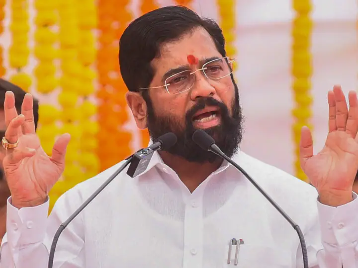 Maharashtra Politics: सीएम शिंदे ने शरद पवार की तारीफ में कही ये बड़ी बात, मंच पर मौजूद थे एनसीपी प्रमुख