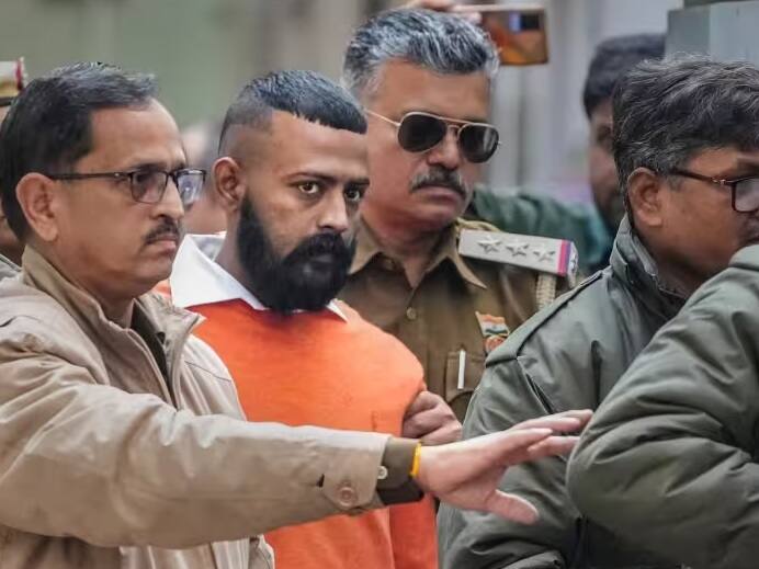 Economic Offences Wing files fresh chargesheet in conman Sukesh Chandrashekhar case 'તિહાર જેલમાં તેણે મને કિસ કરી અને ...', સુકેશ ચંદ્રશેખરની ચાર્જશીટમાં મહત્વના ખુલાસાઓ, એક્ટ્રેસે ખોલ્યા અનેક