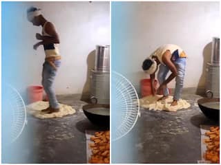 पैर से आटा गूंधते पकड़ा गया कारखाने का वर्कर..Video देख पब्लिक को आई घिन्न