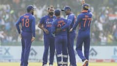 শুরুতেই ব্যাটিং ধস, শামি, সিরাজদের আগুনে বোলিংয়ে নাজেহাল নিউজিল্যান্ড