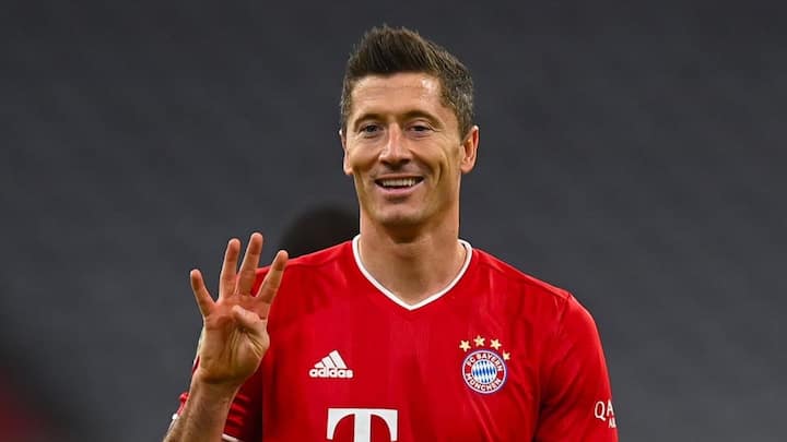 বর্তমান সময়ের আরেক অনবদ্য স্ট্রাইকার রবার্ট লেয়নডস্কি এই তালিকায় তৃতীয় স্থানে রয়েছেন।