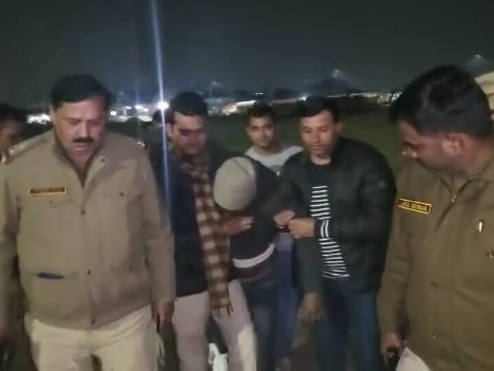 UP Noida Police Encounter 25 thousand prize criminal absconding for 5 years in murder ANN Greater Noida: नोएडा पुलिस और 25 हजार के इनामी बदमाश के बीच मुठभेड़, हत्या के मामले में 5 साल से था फरार