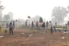 In Pics: कलेक्टर ने पत्नी संग मिलकर उठाया एक-एक कचरा, लोगों ने कहा- वाह क्या बात है, देखें तस्वीरें