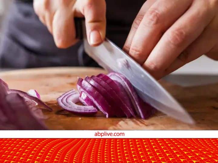 Why do tears start flowing from the eyes while cutting onions Intresting Fact प्याज काटते समय आंखों से आंसू क्यों बहने लगते हैं...? समझिए इसके पीछे का विज्ञान