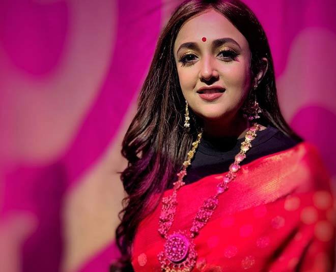 'इंडियन आइडल 2' में दिखीं सिंगर मोनाली ठाकुर टॉप 9 में शामिल होकर भी जल्दी शो से बाहर हो गई थीं. मोनली आज बॉलीवुड की टॉप सिंगर हैं और उनके गाये गाने 'मोह मोह के धागे' के लिए नेशनल अवॉर्ड जीत चुकी हैं.