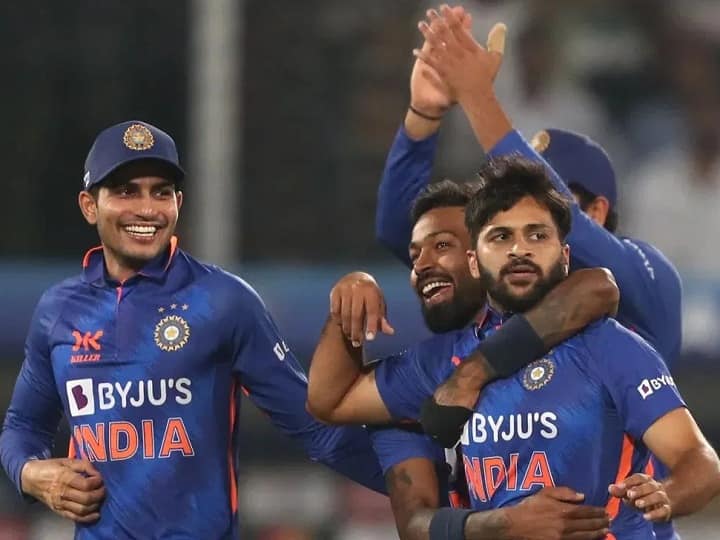 Team India Bowling Coach Paras Mhambrey on choosing Shardul Thakur over Umran Malik in IND vs NZ ODI IND vs NZ: उमरान मलिक की जगह शार्दुल ठाकुर क्यों? टीम इंडिया के गेंदबाजी कोच ने दिया जवाब