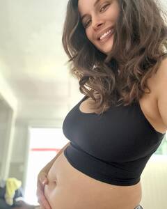 Evelyn Sharma Pregnant: 12 महीने में दूसरी बार मां बनने जा रही हैं रणबीर कपूर की ये हीरोइन, सोशल मीडिया पर फैंस को दी खुशखबरी